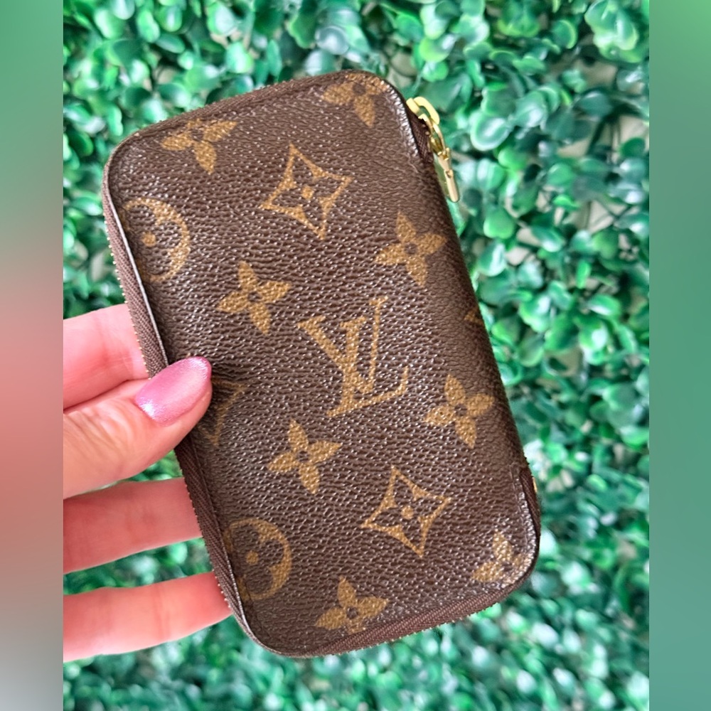 Louis Vuitton Monogram Zip Around Vintage Key Pouch with NEW Hardware! - Picture 3 of 10